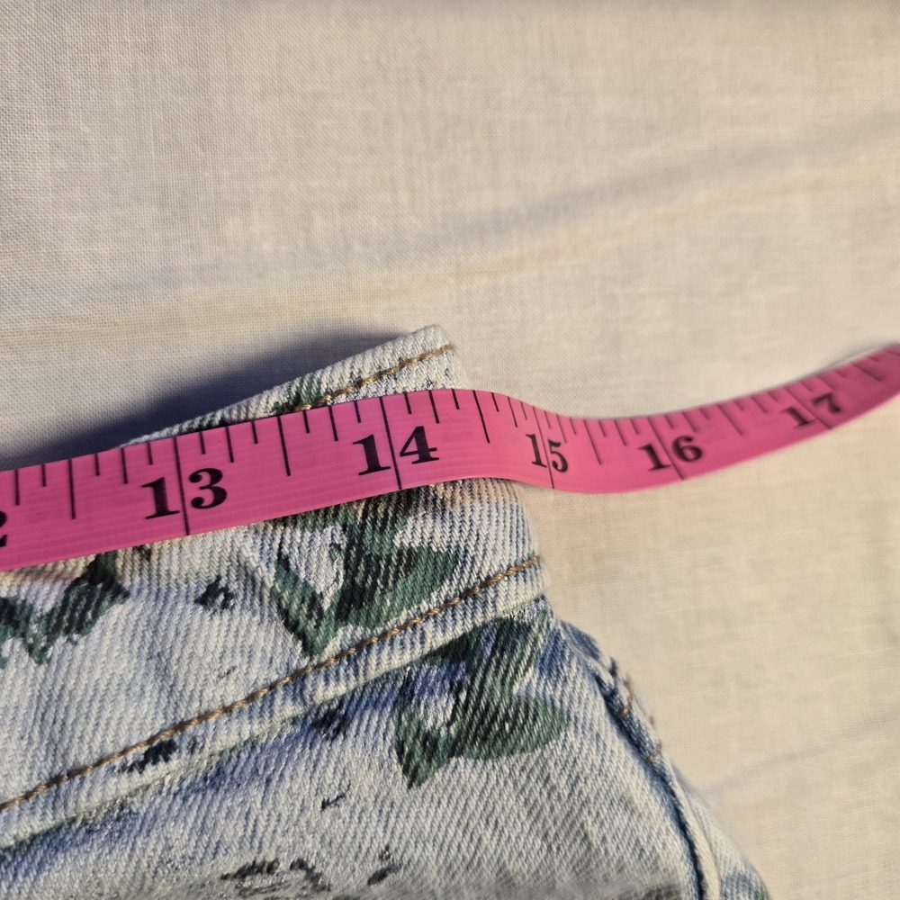 Wild Fable Women's 90's Relaxed Straight Jeans Light Blue Floral Size 6 - Picture 5 of 9